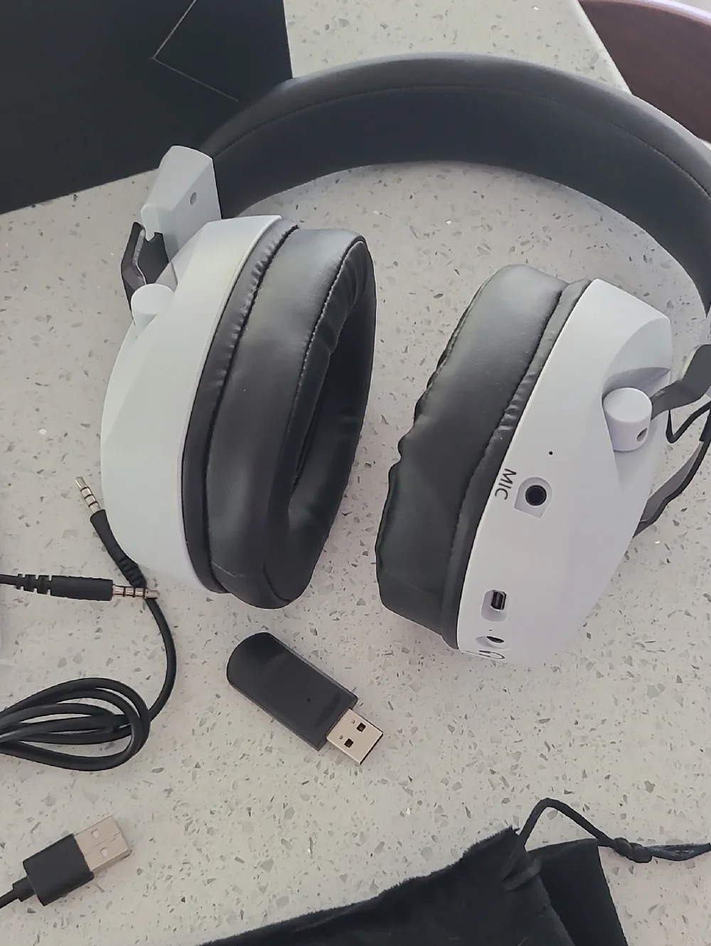 BL300 Wireless Gaming Headset LIKE NEW, NEVER USED with ALL Accessories and Box